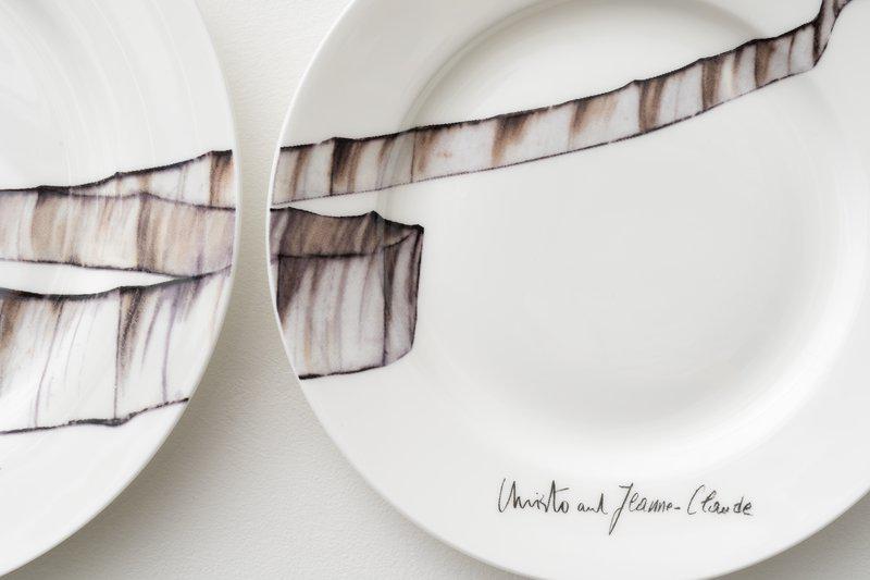 view:59690 - Christo and Jeanne-Claude, Running Fence (plates) - 