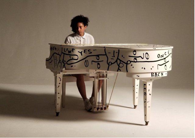 Shantell Martin - Piano