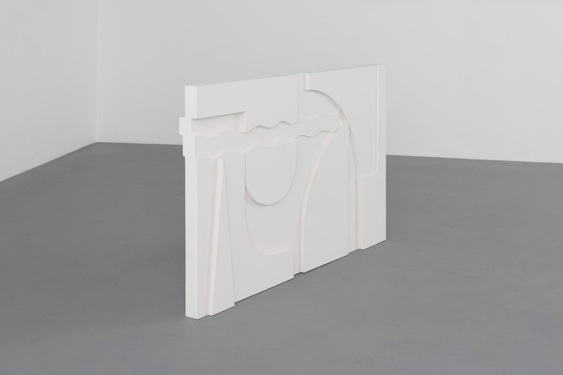 picture of the exhibition location Relief (China White)