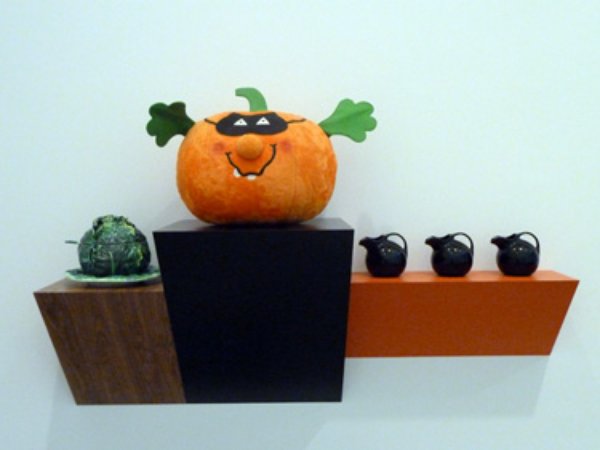 Haim Steinbach's Untitled (cabbage, pumpkin, pitchers) , 1987