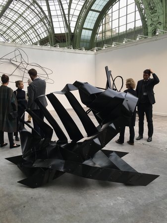 black sculpture calder pic