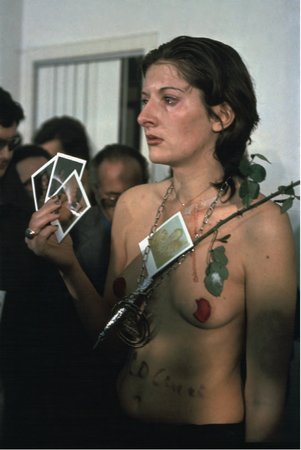 RHYTHM 0. Marina Abramović