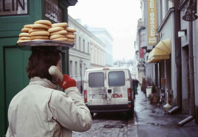 Mutual Issues, Inventive Acts: Simit Seller