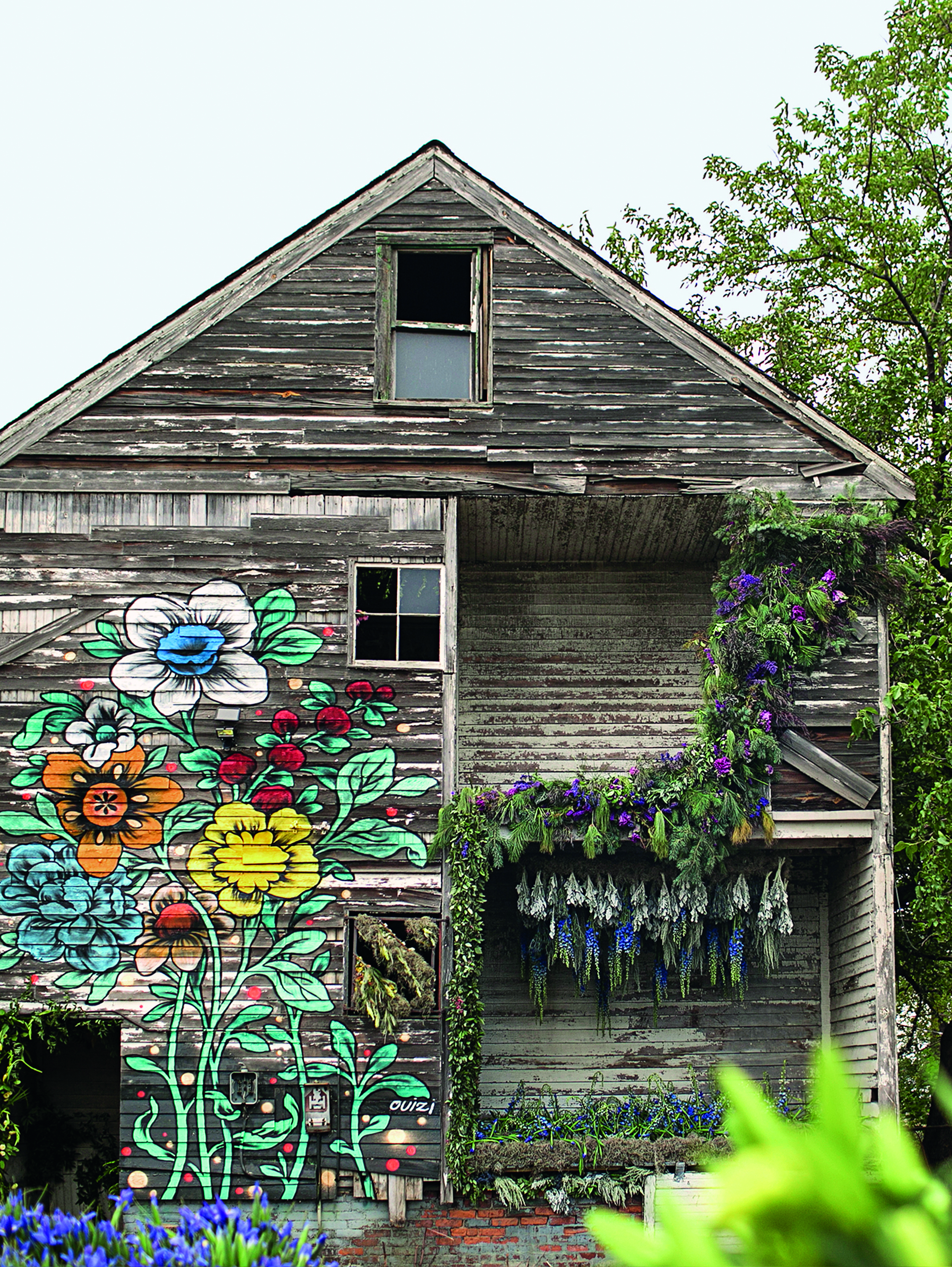 Pot + Box (Lisa Waud, Detroit, Michigan): Flower House, an abandoned house in Detroit fill