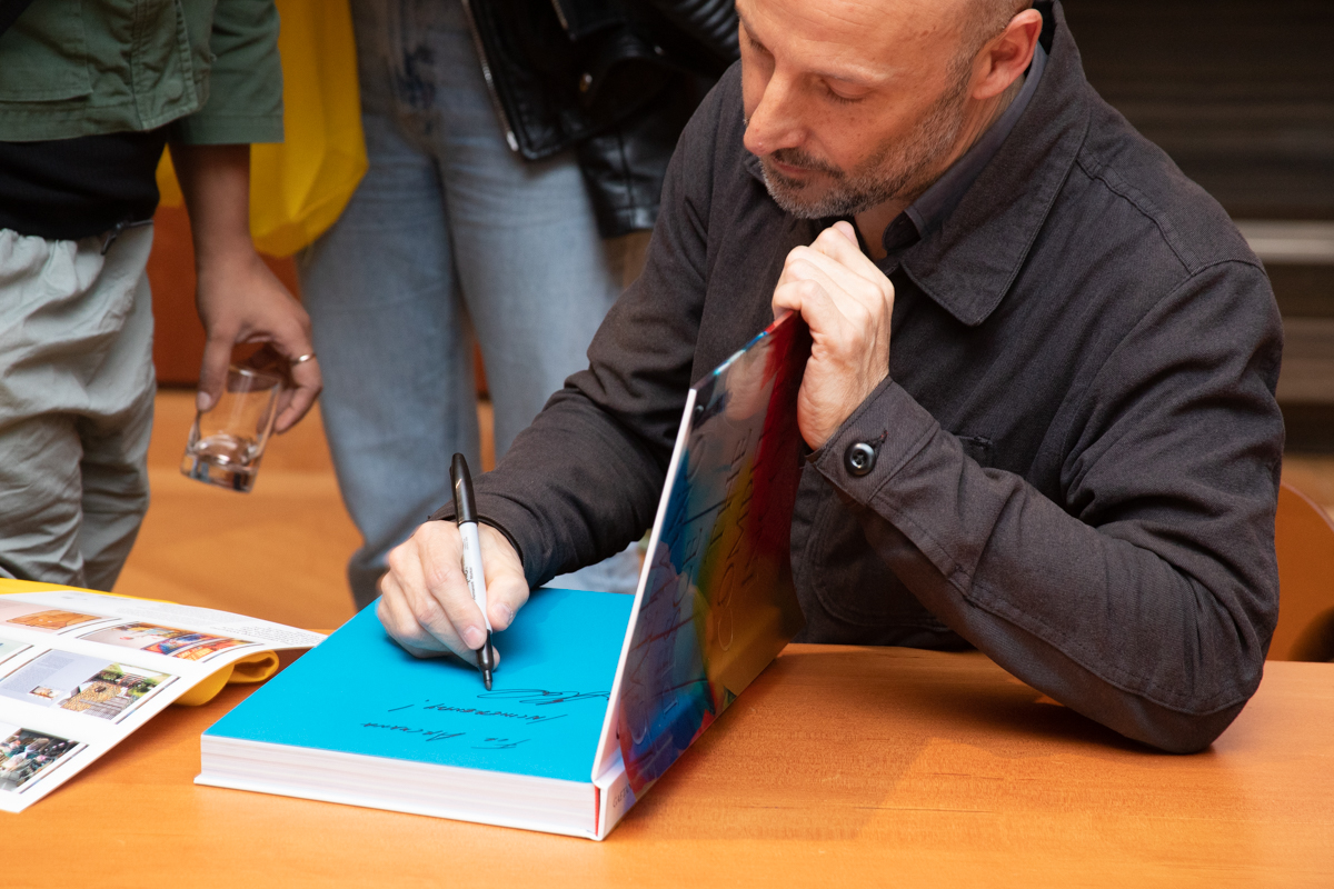 Glenn Adamson signing copies of The Complete Inchoherence for event guests