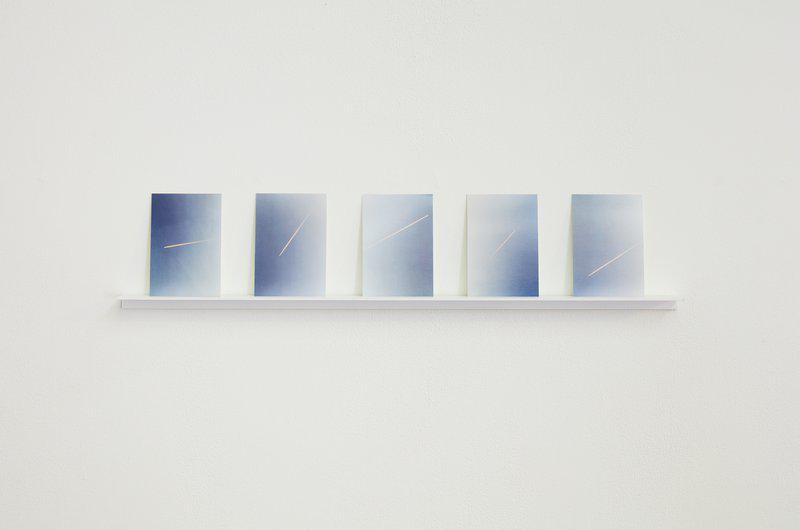view:44028 - Ann Veronica Janssens, 5 lines of pink in the air, randomly - 