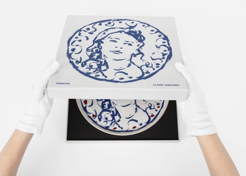 view:83042 - Claire Tabouret, Portrait with Curls - Stoneware Plate - 