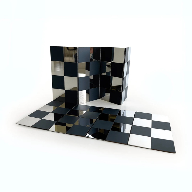 view:70676 - Cyril Endfield, Travel Chess Set - 