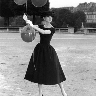 David Seymour, Paris. 1st arrondissement. Jardins des Tuileries. Dutch actress Audrey Hepburn. 1956.