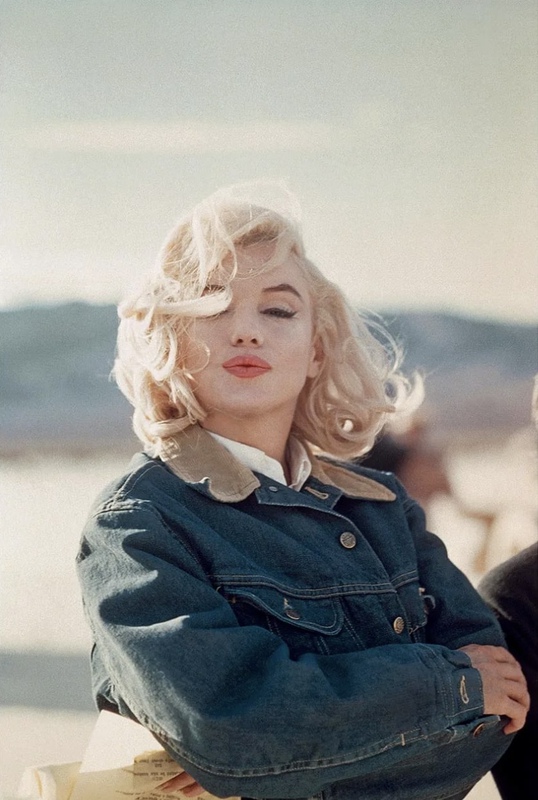 Eve Arnold - Marilyn for Sale