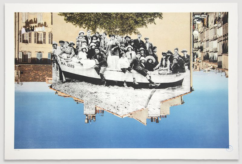 Unframed, un Groupe Posant Dans une Barque Amarrée Sur la Plage Revu par JR, Marseille Ver
