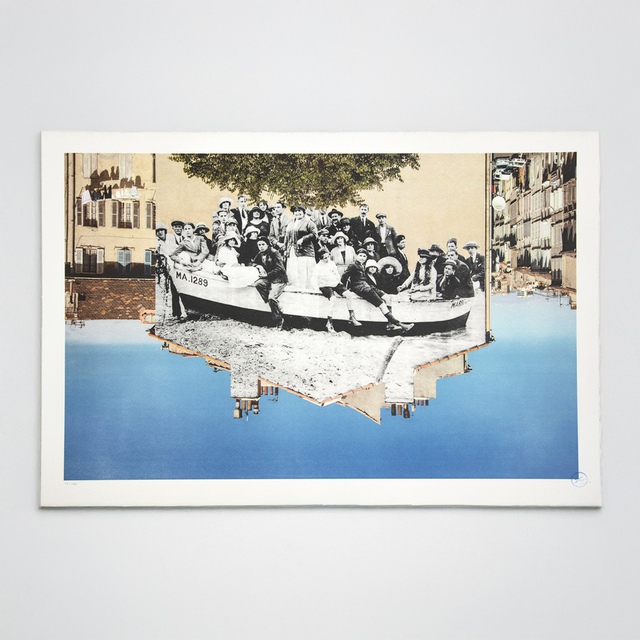un Groupe Posant Dans une Barque Amarrée Sur la Plage Revu par JR, Marseille Vers 1930, Marseille, F