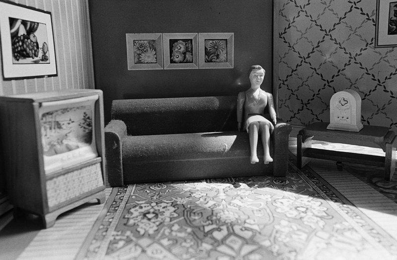 view:37332 - Laurie Simmons, In and Around the House - 
