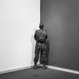 Santiago Sierra, Veterano de la guerra de México cara a la pared, México D.F., México. Mayo 2015