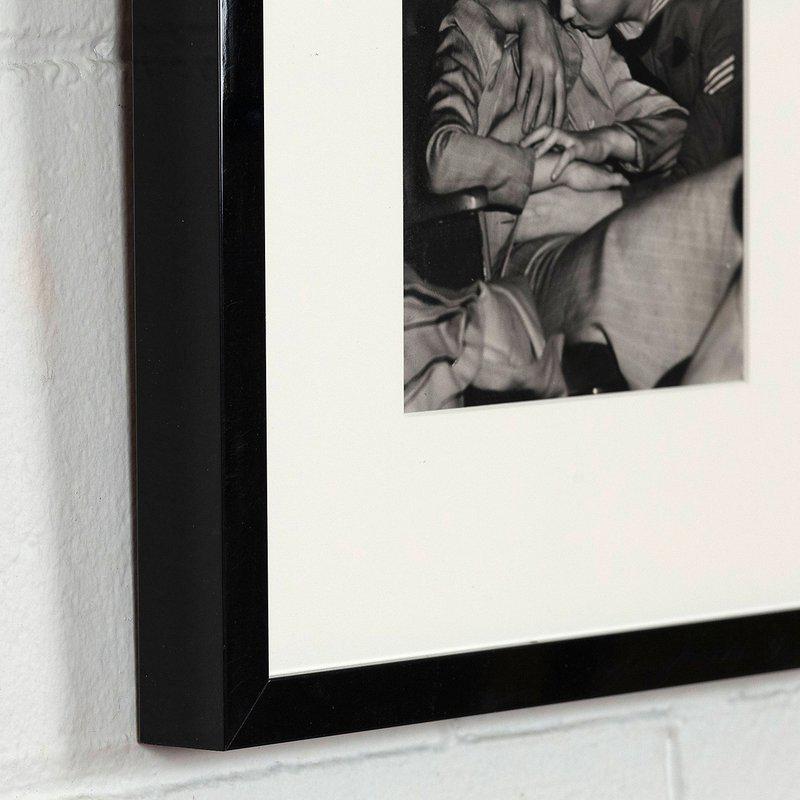 view:39413 - Weegee, Sailor and Girl Kissing - 