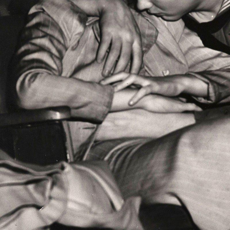 view:39417 - Weegee, Sailor and Girl Kissing - 