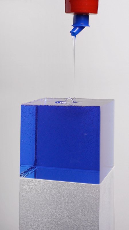 picture of the exhibition location Blauer Würfel / Blue Cube (video still 5)