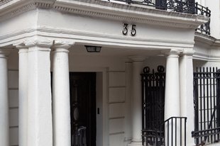 Henrique Faria art gallery