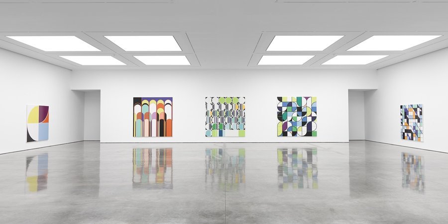 Sarah Morris's new show "Bye Bye Brazil" will be up at White Cube in London until September 29. (All images by Ben Westoby, courtesy White Cube.)